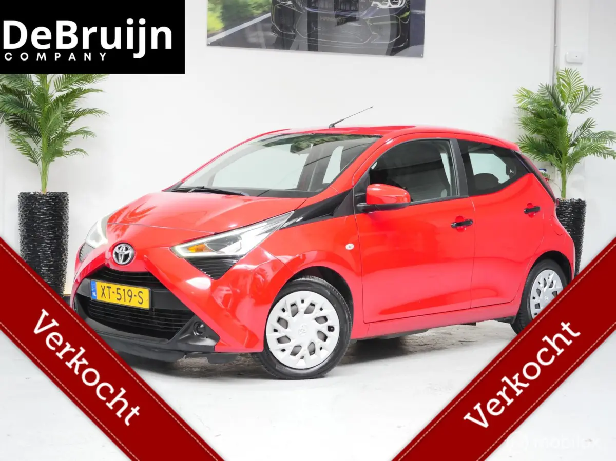 1.0 VVT-i x-play | Carplay | Airco | Navi | APK