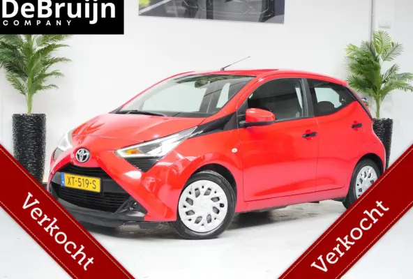 1.0 VVT-i x-play | Carplay | Airco | Navi | APK