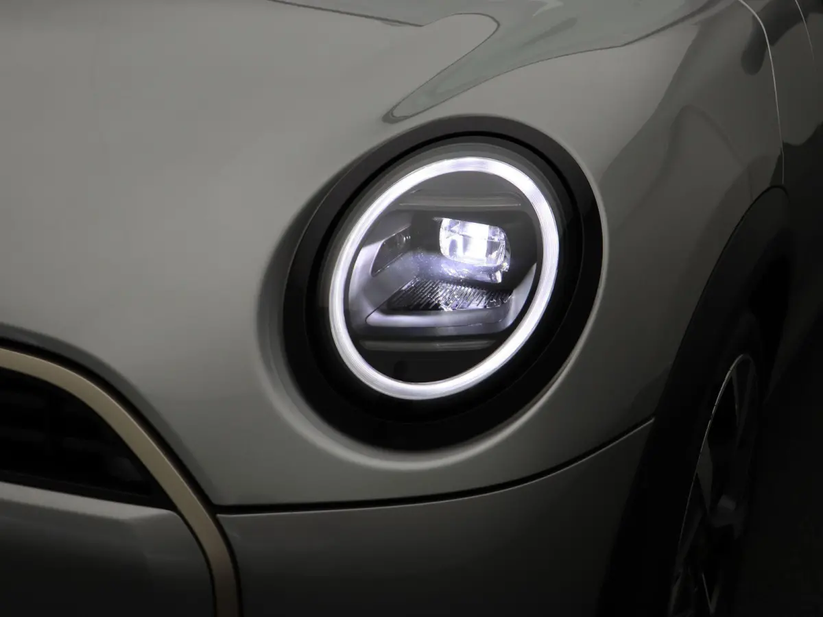 C Classic + Pakket M + Head-Up Display + Stoelverwarming + Sportstuurwiel + Stuurwielverwarming