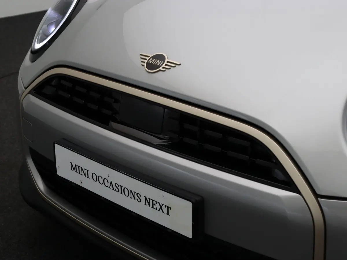 C Classic + Pakket M + Head-Up Display + Stoelverwarming + Sportstuurwiel + Stuurwielverwarming