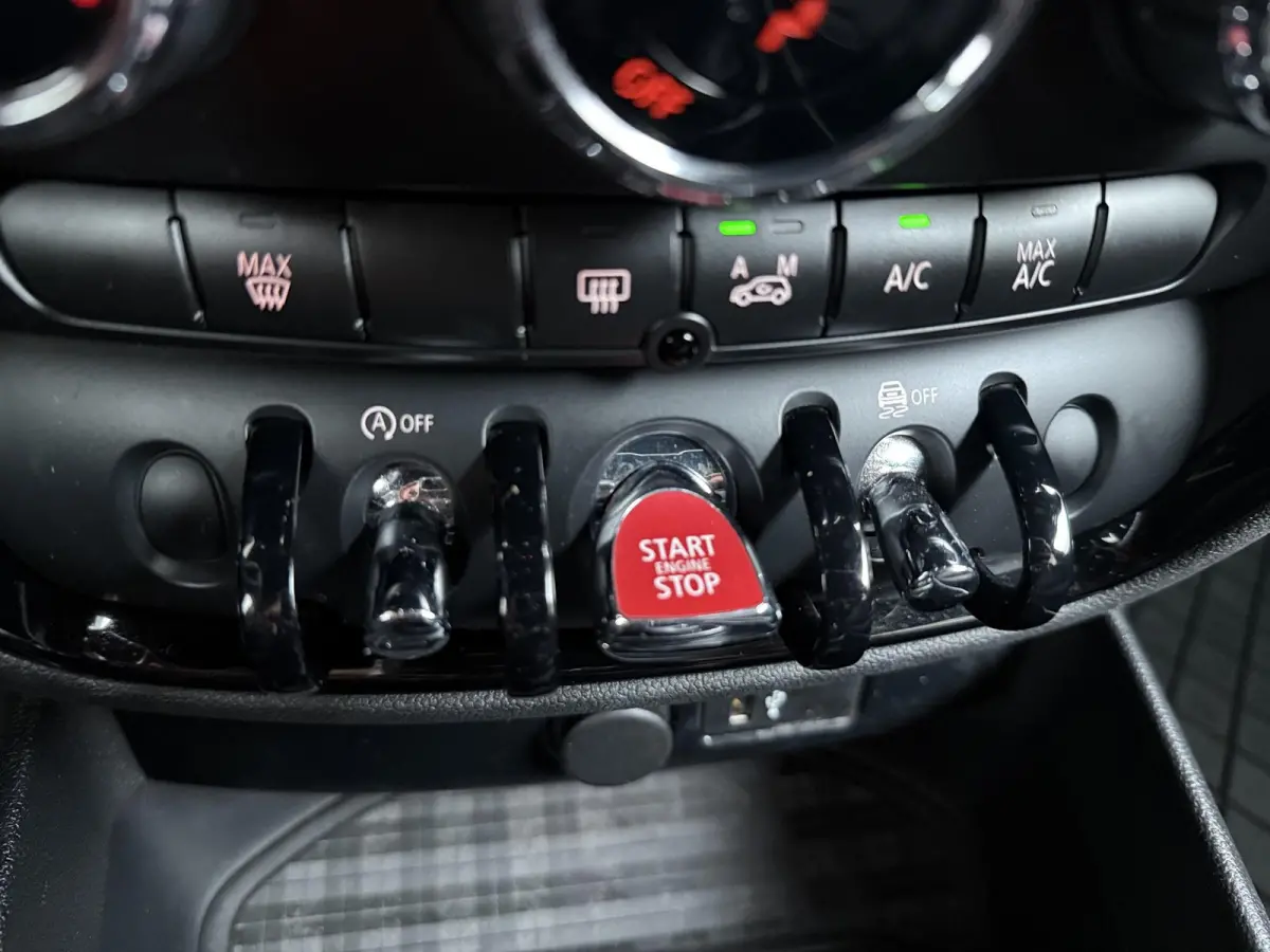1.5 Cooper Business Edition | Navigatie | Keyless Entry | LED Verlichting | 64.000 km |