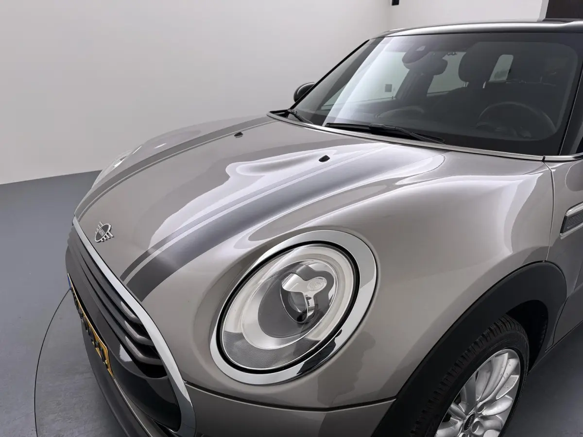 1.5 Cooper Business Edition | Navigatie | Keyless Entry | LED Verlichting | 64.000 km |