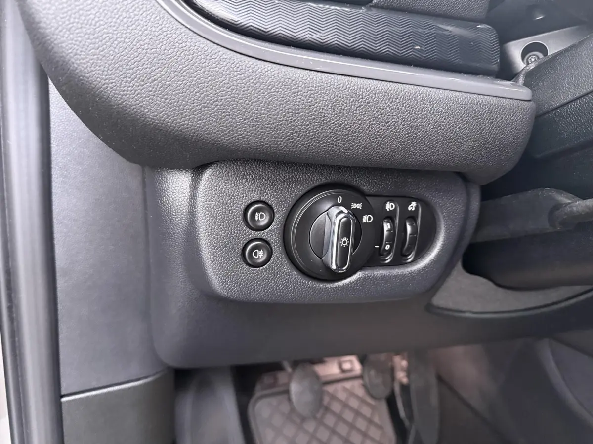 1.5 Cooper Business Edition | Navigatie | Keyless Entry | LED Verlichting | 64.000 km |