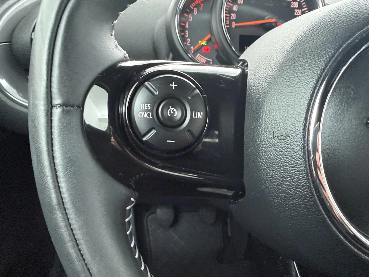 1.5 Cooper Business Edition | Navigatie | Keyless Entry | LED Verlichting | 64.000 km |