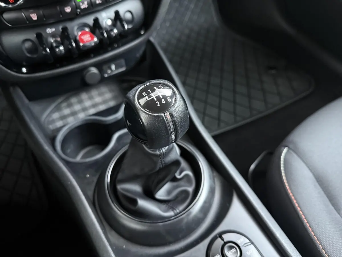 1.5 Cooper Business Edition | Navigatie | Keyless Entry | LED Verlichting | 64.000 km |