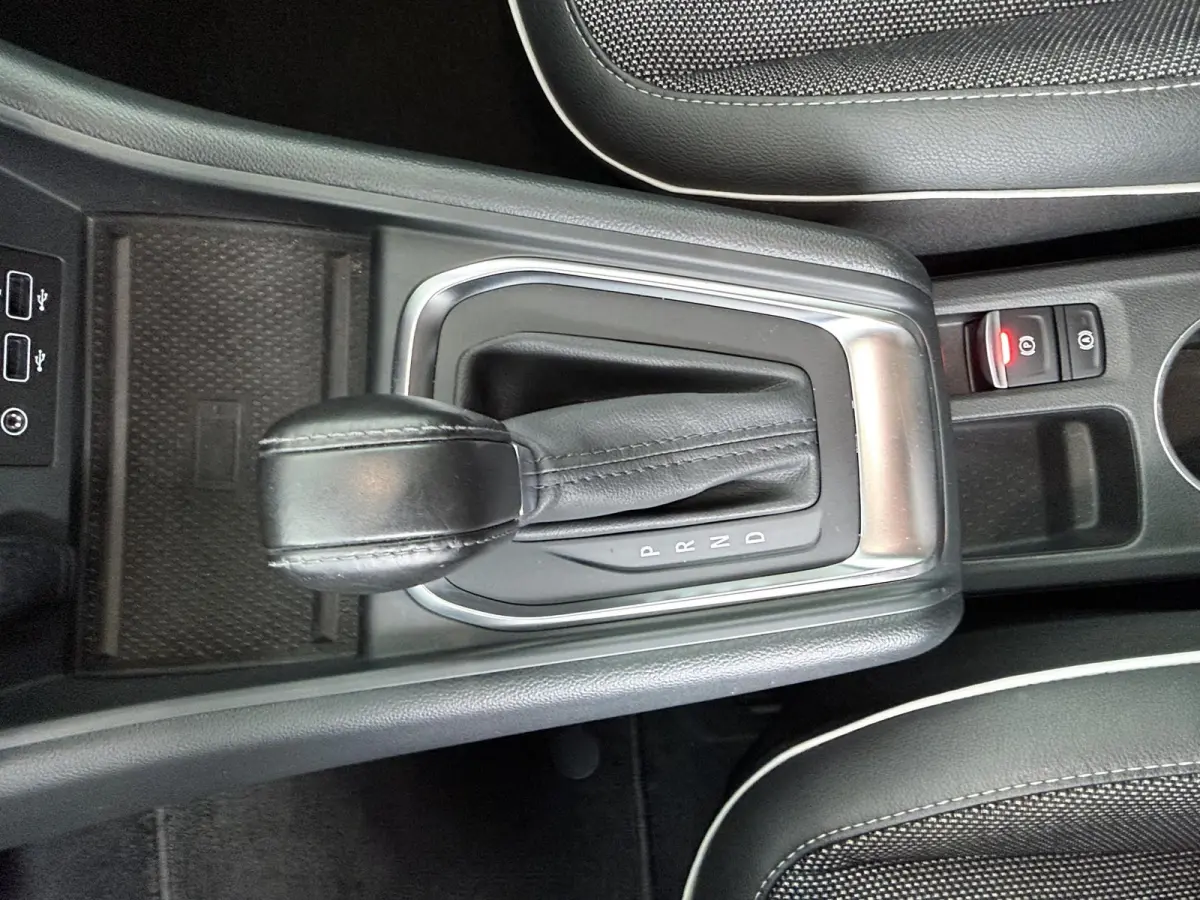 TCe 140 EDC GPF Intens | Automaat | Apple CarPlay | Achteruitrijcamera | Navigatie