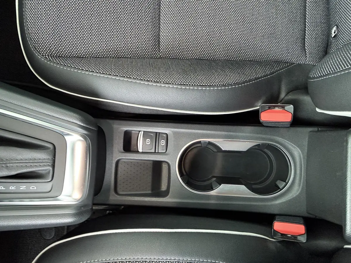TCe 140 EDC GPF Intens | Automaat | Apple CarPlay | Achteruitrijcamera | Navigatie