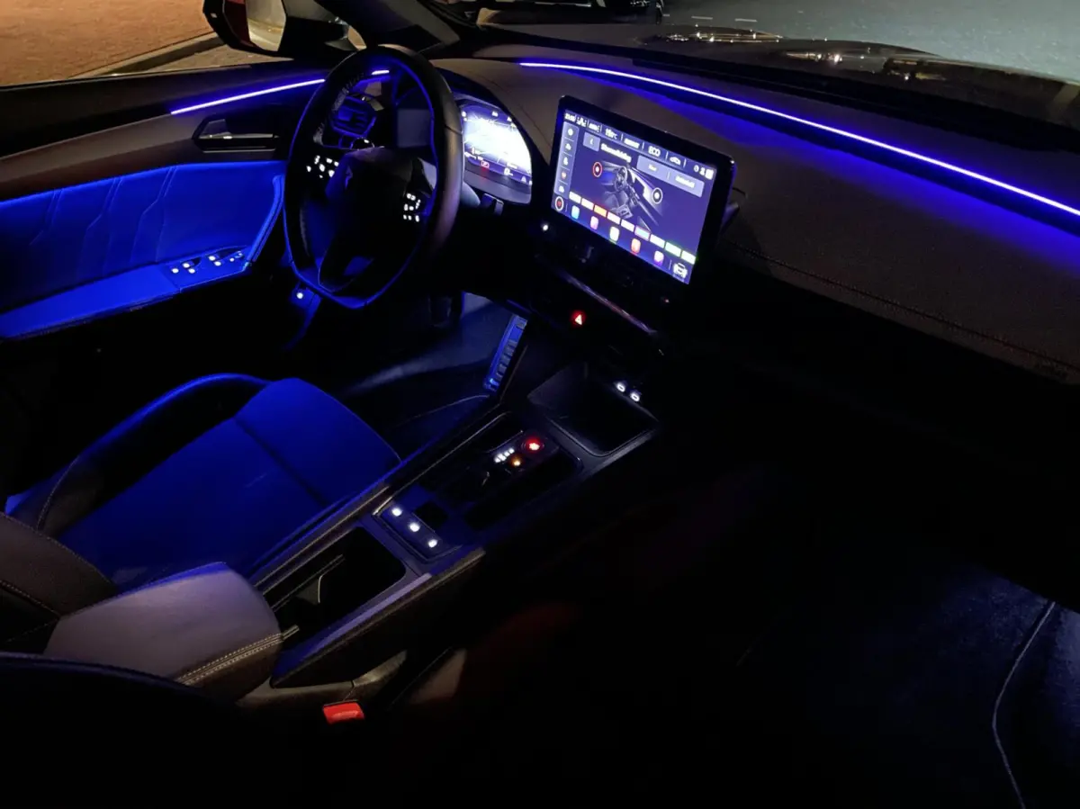 1.4 e-Hybrid VZ 245 PK/ Cam/ Keyless/ 19'LMV/ Matrix LED