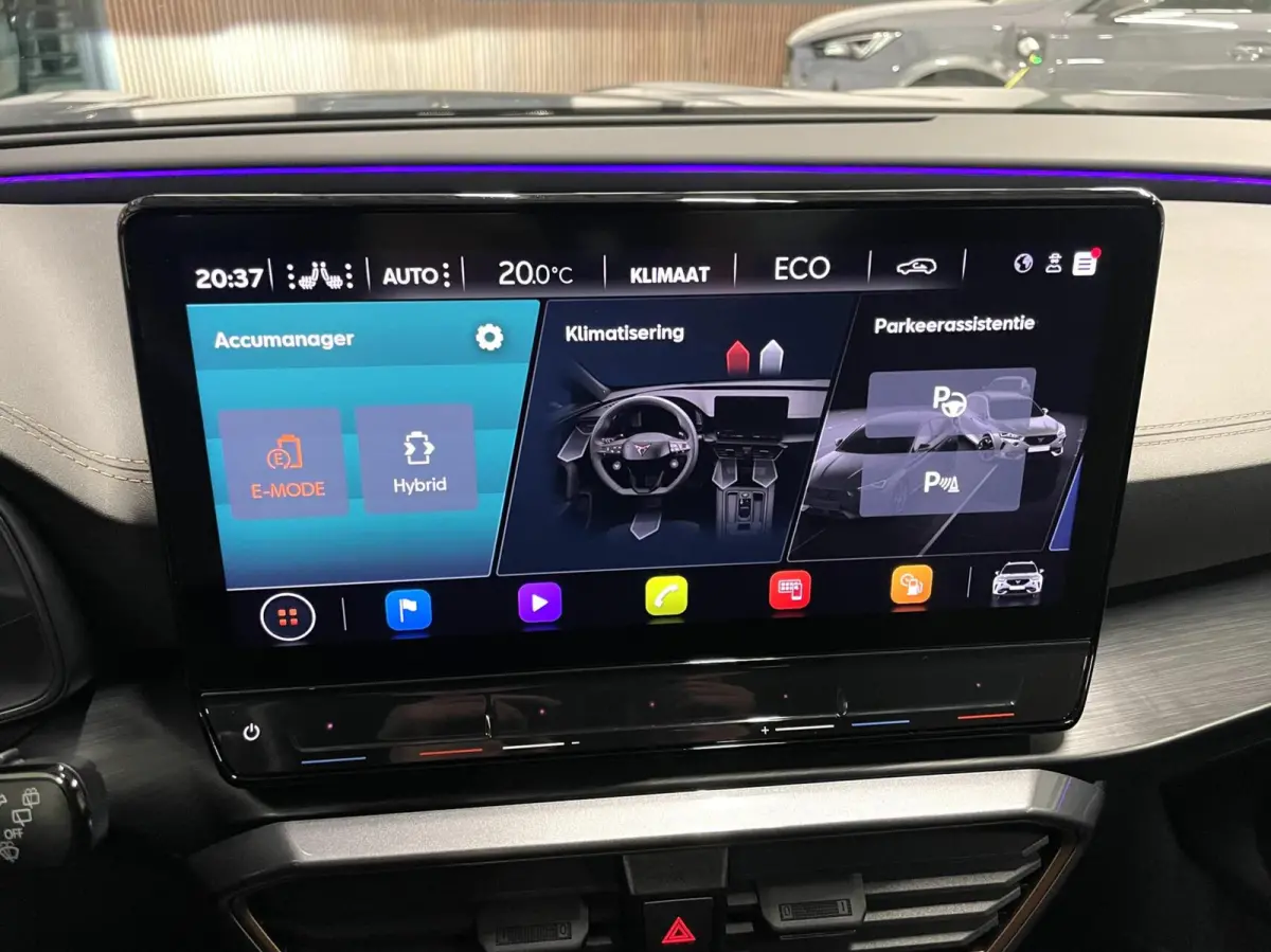 1.4 e-Hybrid VZ 245 PK/ Cam/ Keyless/ 19'LMV/ Matrix LED