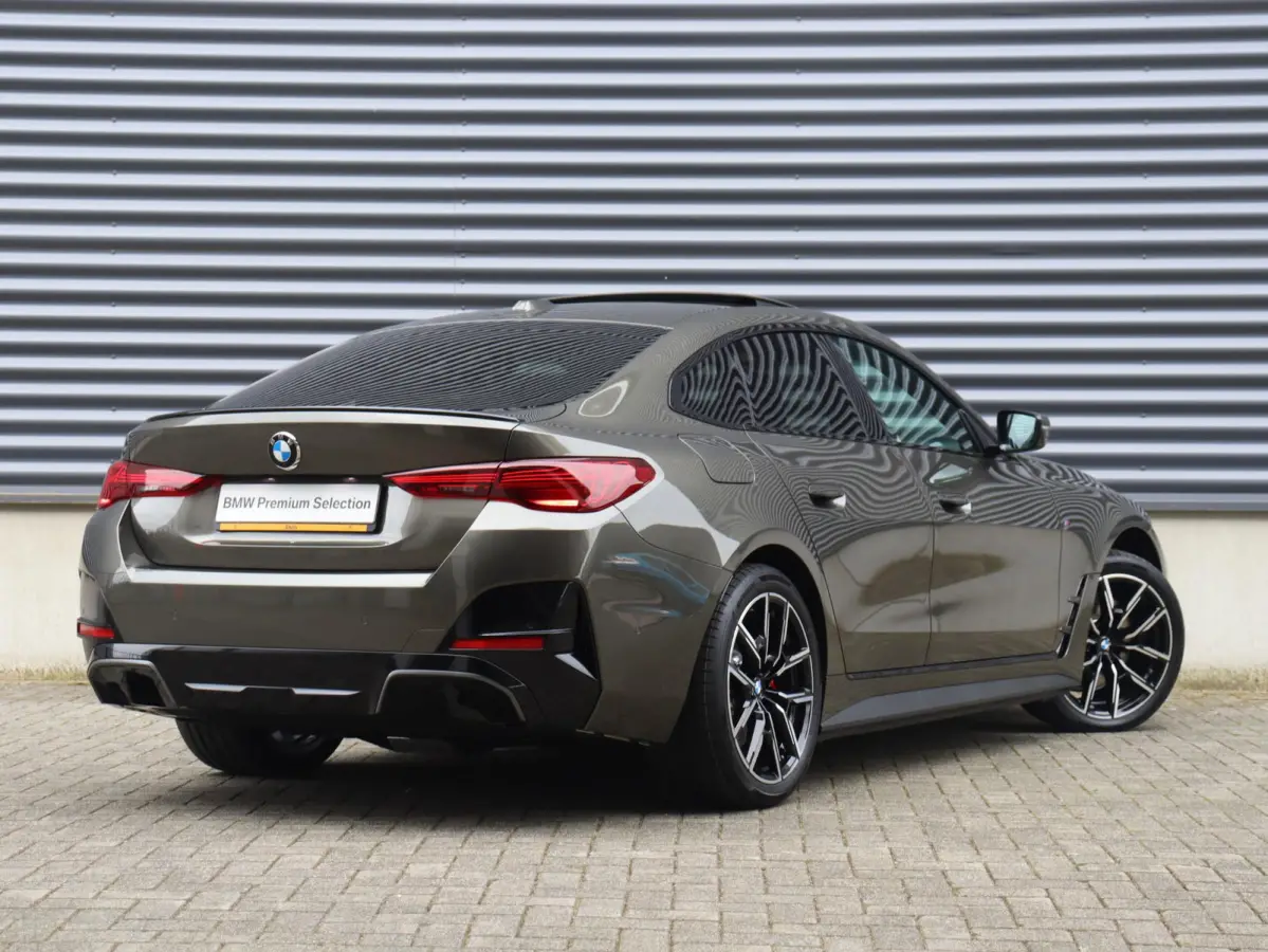 eDrive35 | M Sportpakket Pro | Panodak | Individual Lak | Laserlight | Hi-Fi | Camera | Adaptive Cruise Control | Comfort Access | Stuurwiel Verwarmd | SOH 100% | 19'' LMV