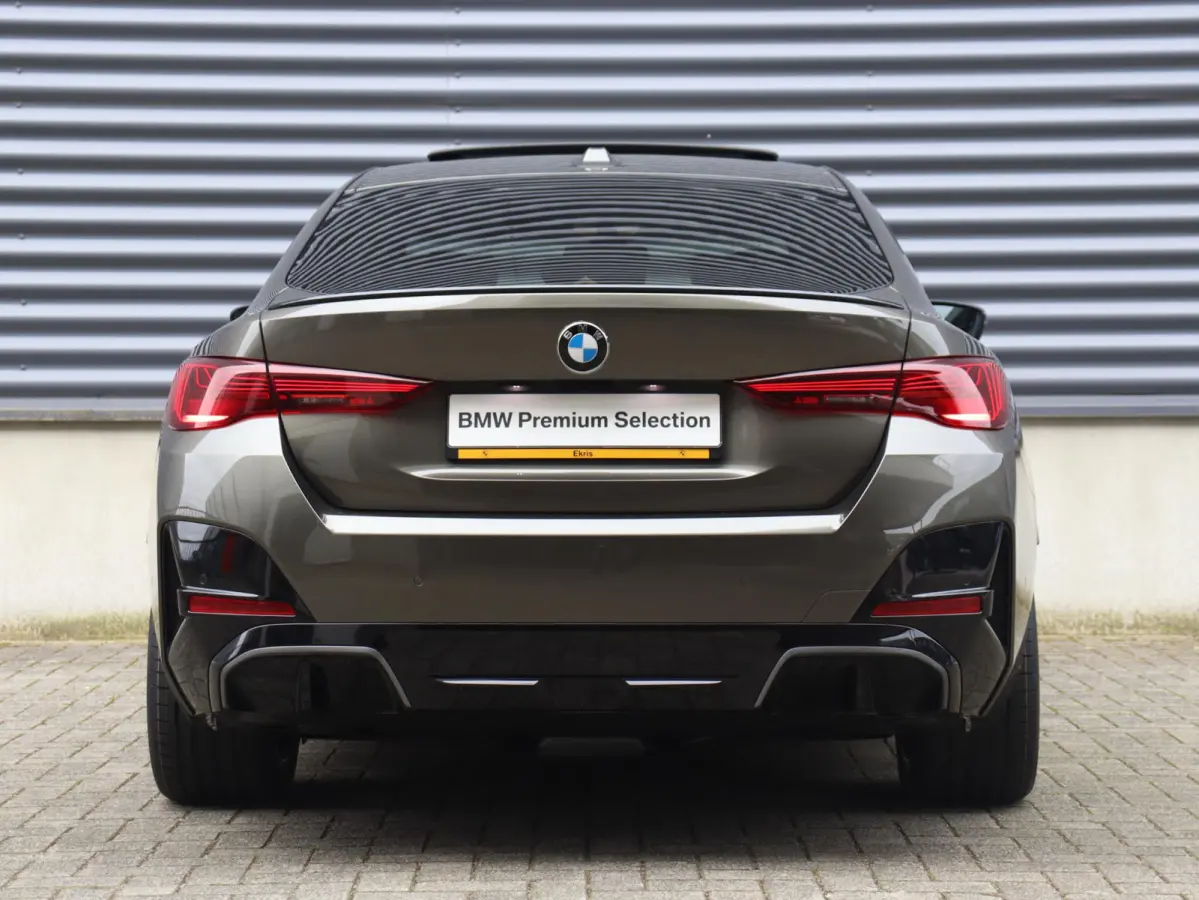 eDrive35 | M Sportpakket Pro | Panodak | Individual Lak | Laserlight | Hi-Fi | Camera | Adaptive Cruise Control | Comfort Access | Stuurwiel Verwarmd | SOH 100% | 19'' LMV