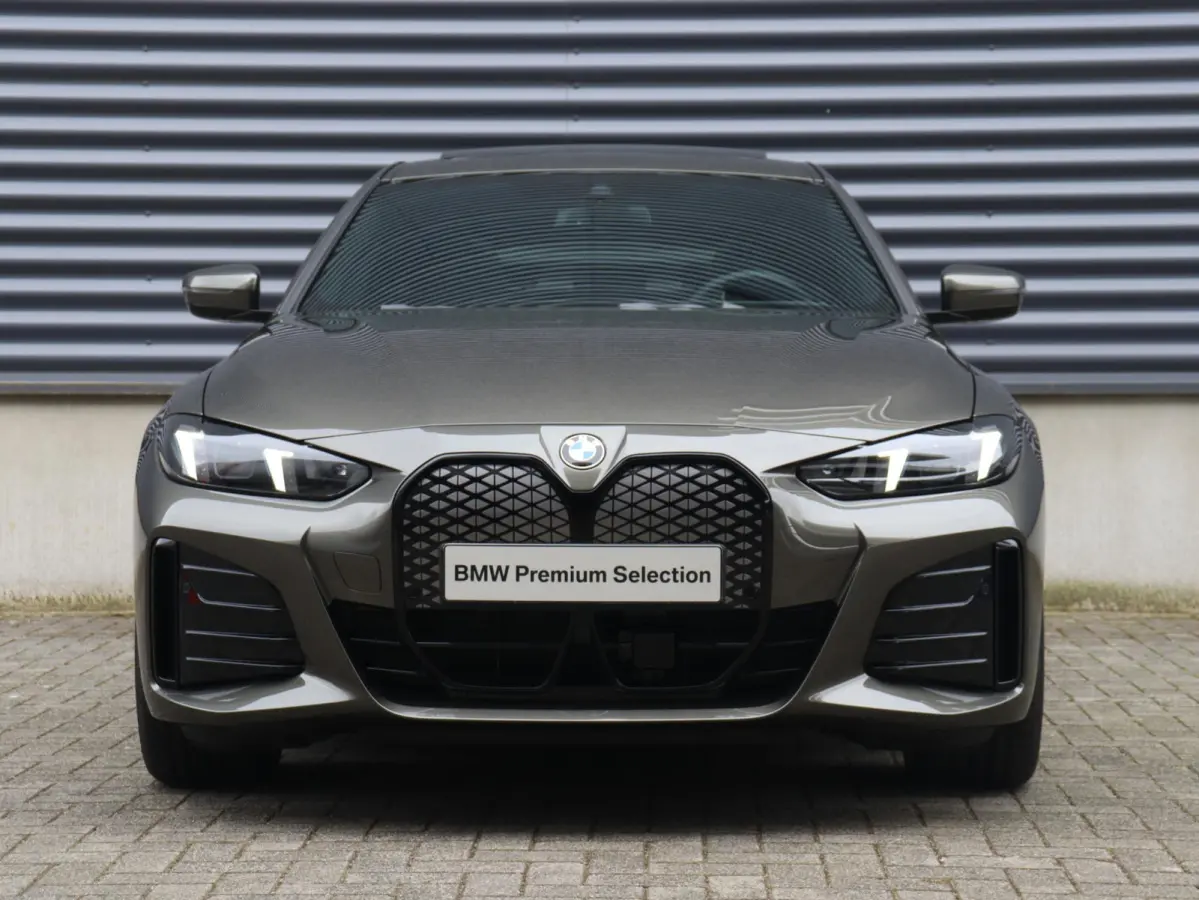 eDrive35 | M Sportpakket Pro | Panodak | Individual Lak | Laserlight | Hi-Fi | Camera | Adaptive Cruise Control | Comfort Access | Stuurwiel Verwarmd | SOH 100% | 19'' LMV