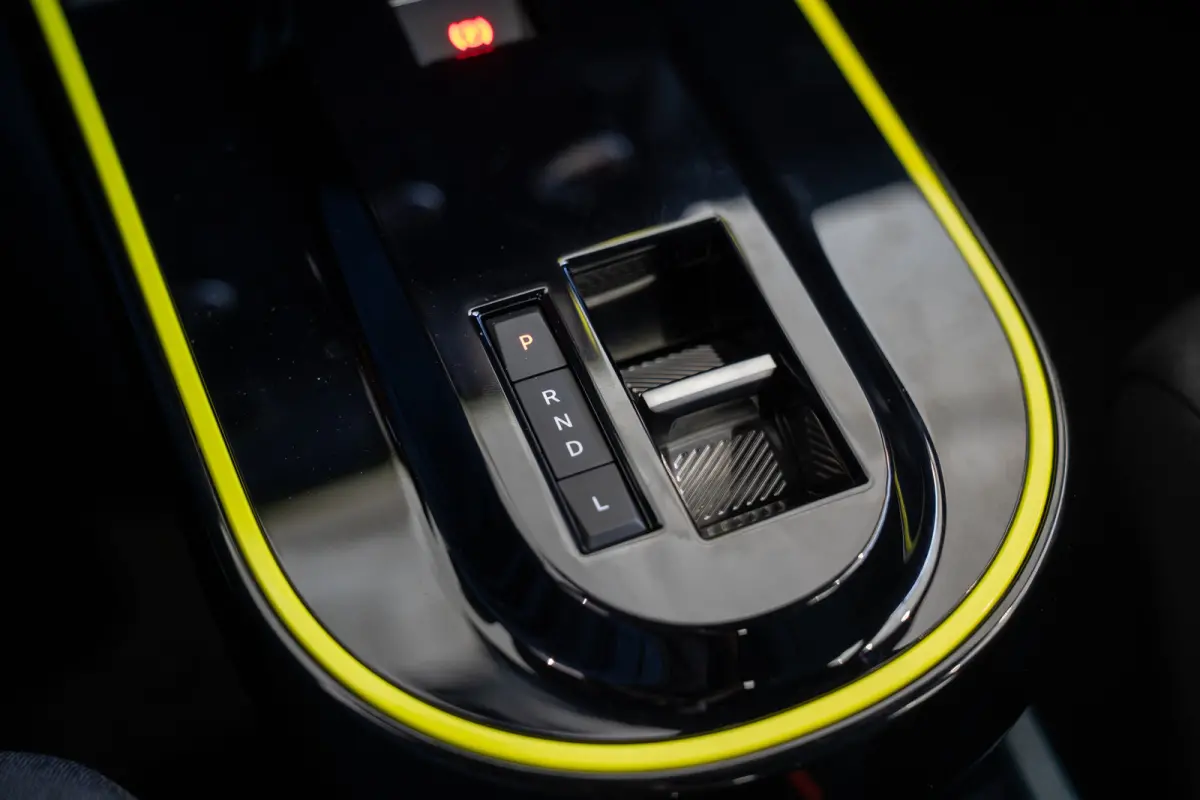 1.2 Hybrid ICON | 8 Jaar Garantie | Apple Carplay & Android Auto | Airco | Cruise Controle | Parkeersensoren | LED |