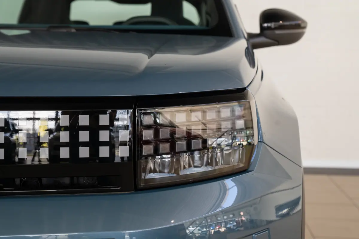 1.2 Hybrid ICON | 8 Jaar Garantie | Apple Carplay & Android Auto | Airco | Cruise Controle | Parkeersensoren | LED |