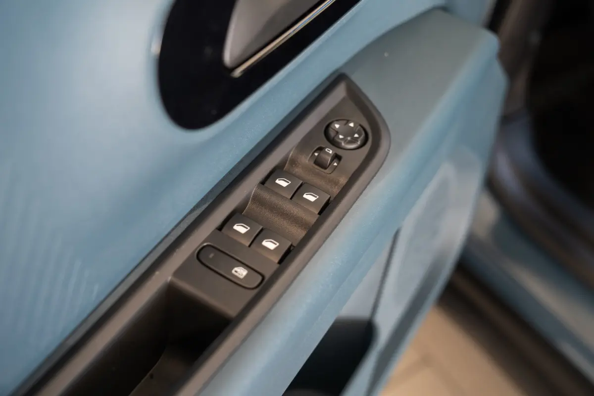 1.2 Hybrid ICON | 8 Jaar Garantie | Apple Carplay & Android Auto | Airco | Cruise Controle | Parkeersensoren | LED |