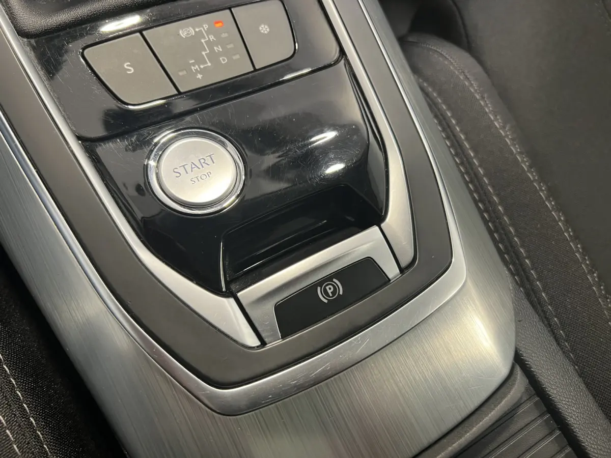 1.2 Turbo GT-line | Navigatie | Panoramadak | Stoelverwarming | Achteruitrijcamera | PDC Voor en Achter | Cruise Control | Airco | LED Koplampen |