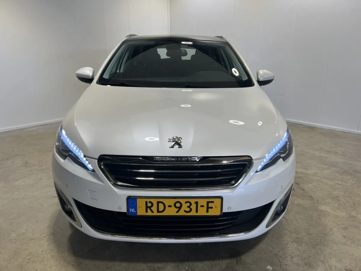 1.2 Turbo GT-line | Navigatie | Panoramadak | Stoelverwarming | Achteruitrijcamera | PDC Voor en Achter | Cruise Control | Airco | LED Koplampen |