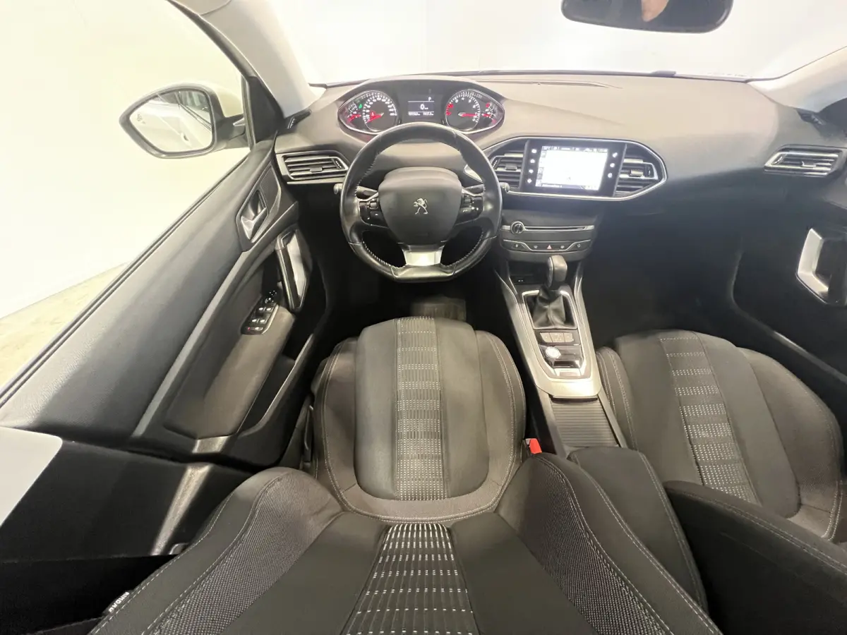 1.2 Turbo GT-line | Navigatie | Panoramadak | Stoelverwarming | Achteruitrijcamera | PDC Voor en Achter | Cruise Control | Airco | LED Koplampen |