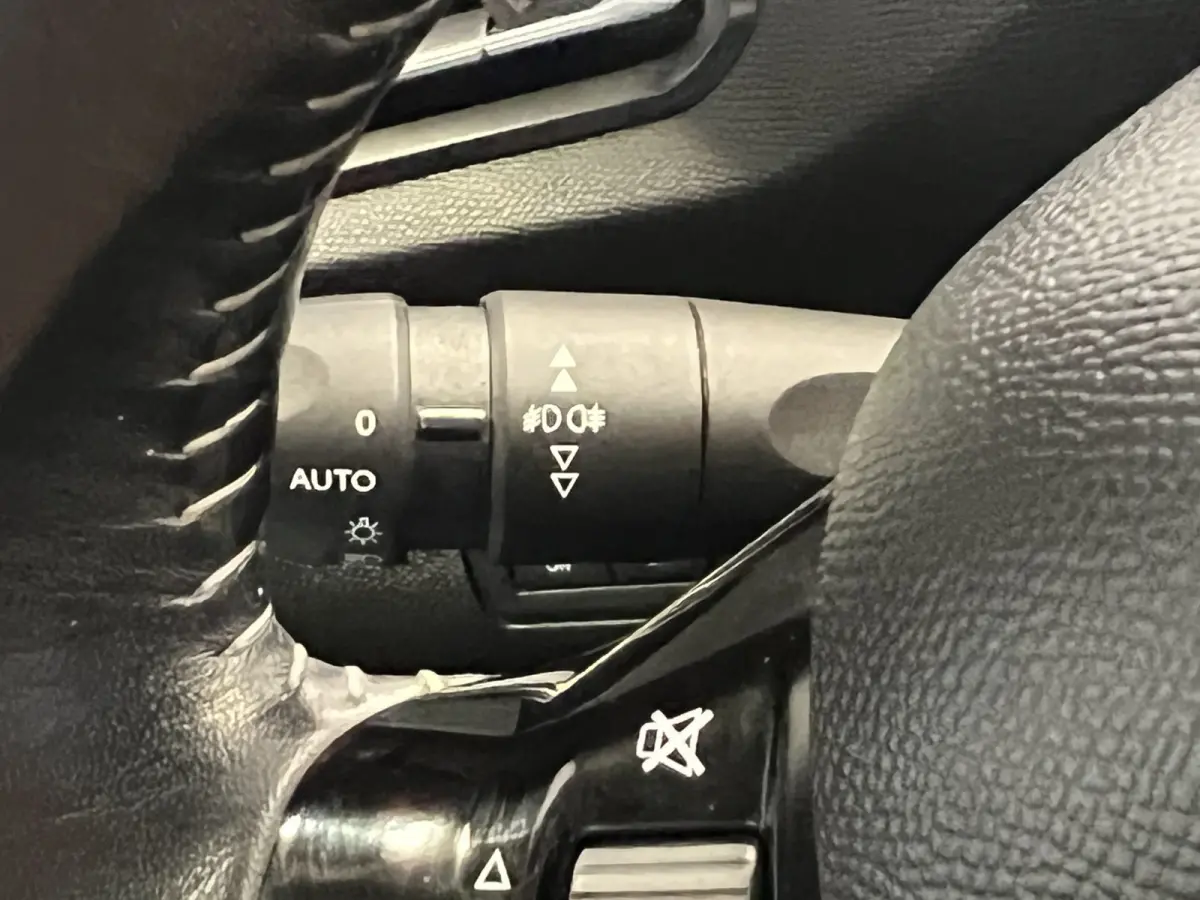 1.2 Turbo GT-line | Navigatie | Panoramadak | Stoelverwarming | Achteruitrijcamera | PDC Voor en Achter | Cruise Control | Airco | LED Koplampen |