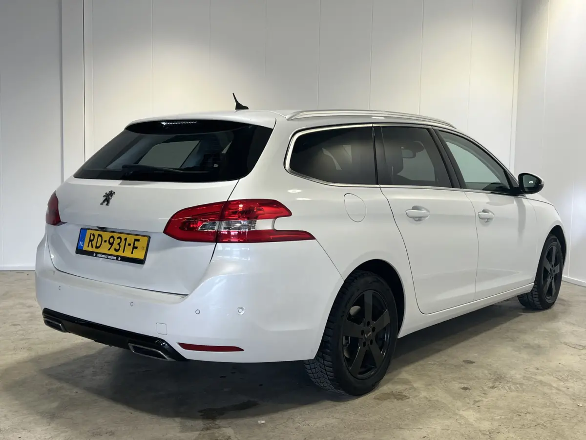 1.2 Turbo GT-line | Navigatie | Panoramadak | Stoelverwarming | Achteruitrijcamera | PDC Voor en Achter | Cruise Control | Airco | LED Koplampen |