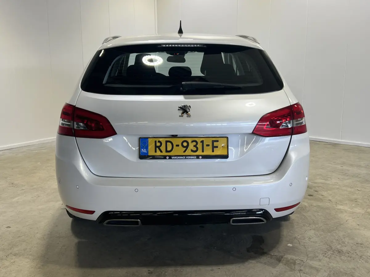 1.2 Turbo GT-line | Navigatie | Panoramadak | Stoelverwarming | Achteruitrijcamera | PDC Voor en Achter | Cruise Control | Airco | LED Koplampen |