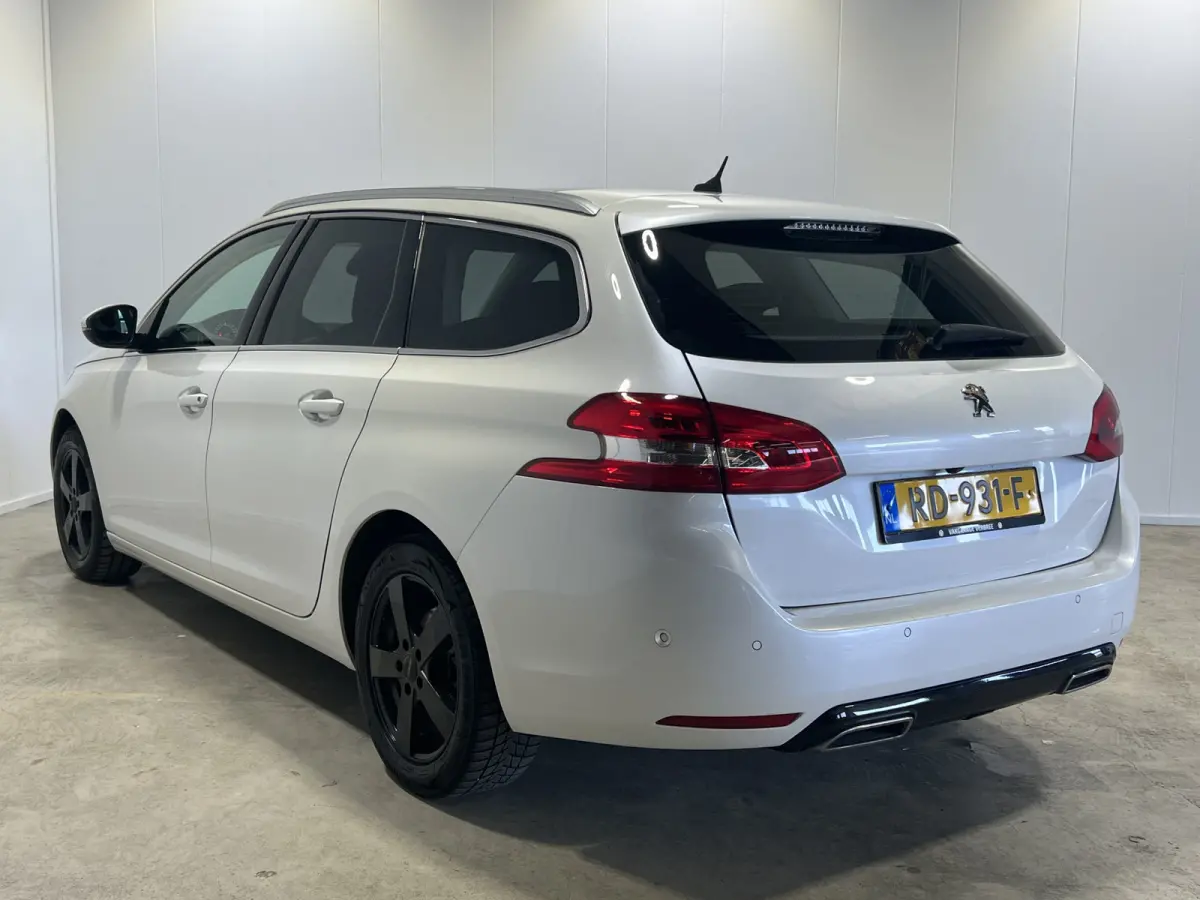 1.2 Turbo GT-line | Navigatie | Panoramadak | Stoelverwarming | Achteruitrijcamera | PDC Voor en Achter | Cruise Control | Airco | LED Koplampen |