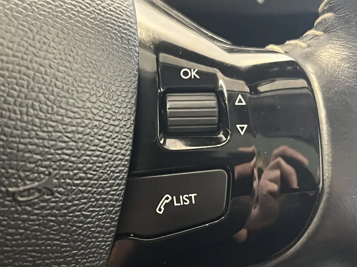 1.2 Turbo GT-line | Navigatie | Panoramadak | Stoelverwarming | Achteruitrijcamera | PDC Voor en Achter | Cruise Control | Airco | LED Koplampen |