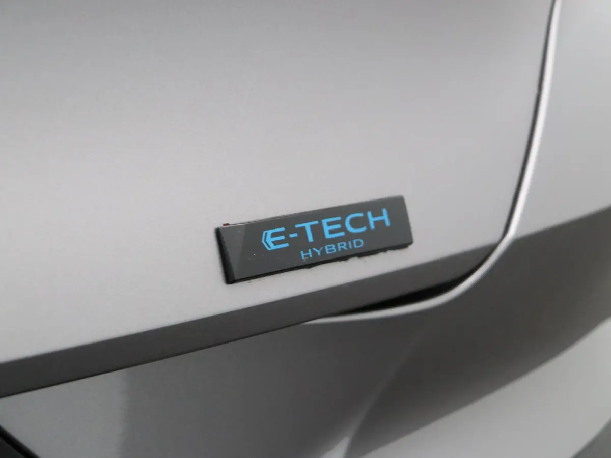 E-Tech full hybrid 145pk esprit Alpine | 19" LMV | Stuurverwarming | Adaptive cruise control | Apple carplay |