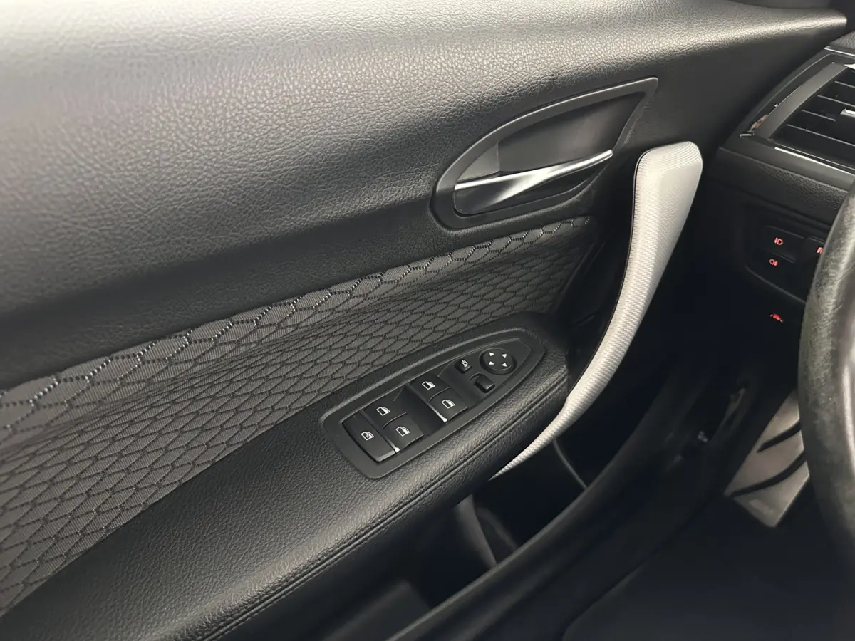118d M-Sport-Styling Executive Aut. *PANO | ALCANTARA |  FULL-LED | HEATED-SPORTSEATS | MEMORY-PACK | CAMERA | KEYLESS | DAB | NAVI-FULLMAP | PRIVACYGLASS | ECC | PDC | ADAPTIVE-CRUISE | 17'