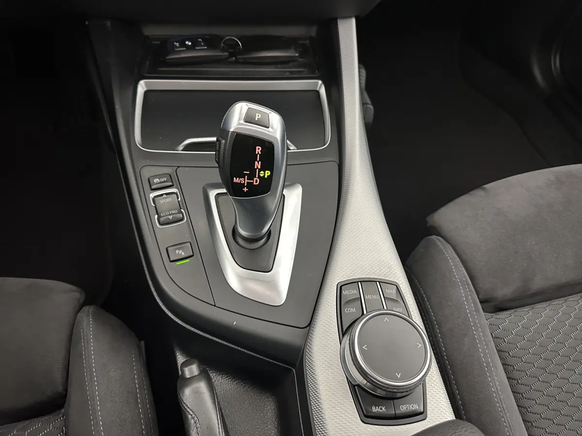 118d M-Sport-Styling Executive Aut. *PANO | ALCANTARA |  FULL-LED | HEATED-SPORTSEATS | MEMORY-PACK | CAMERA | KEYLESS | DAB | NAVI-FULLMAP | PRIVACYGLASS | ECC | PDC | ADAPTIVE-CRUISE | 17'
