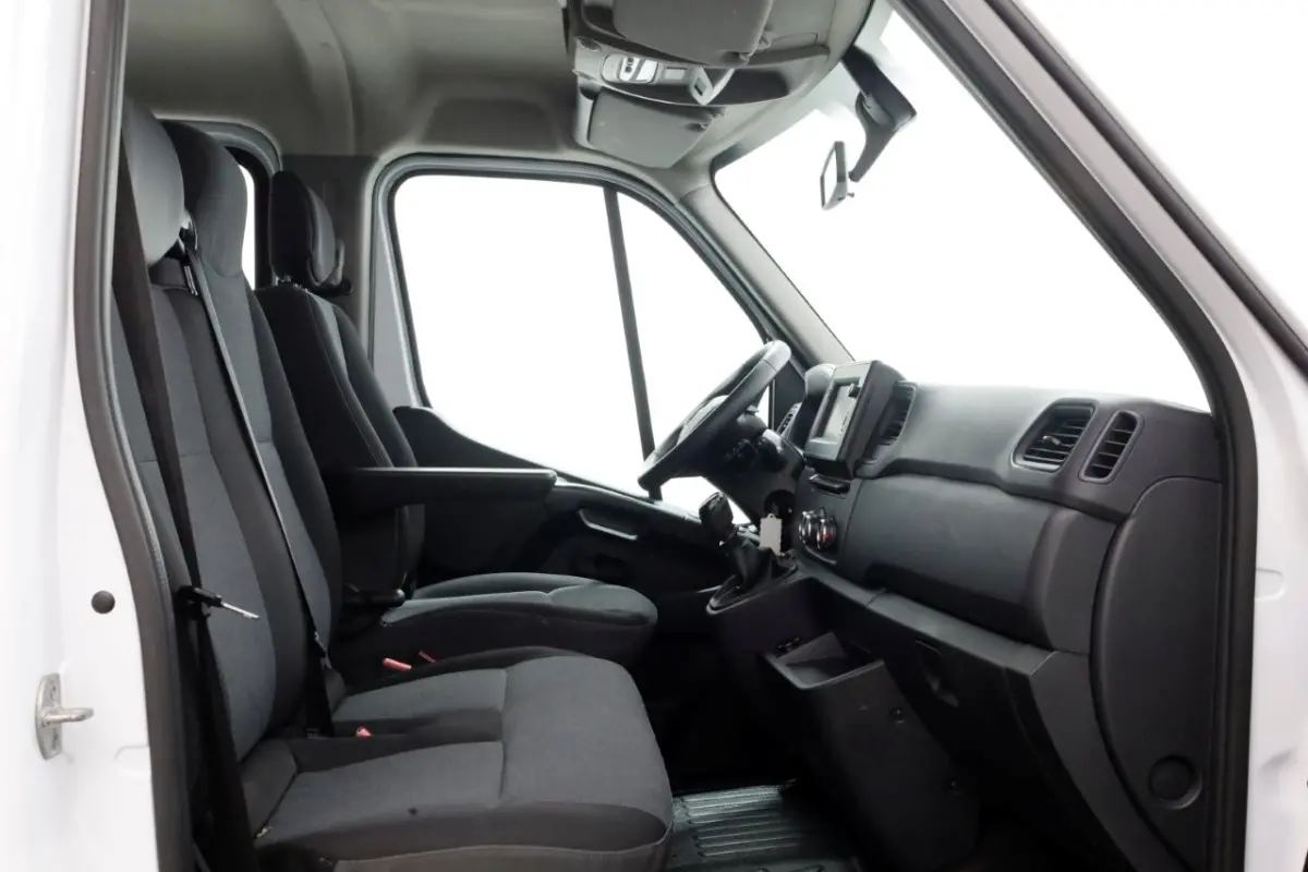 T35 2.3 dCi 135pk L2 D.C. Open Laadbak Airco/Navi 05-2020