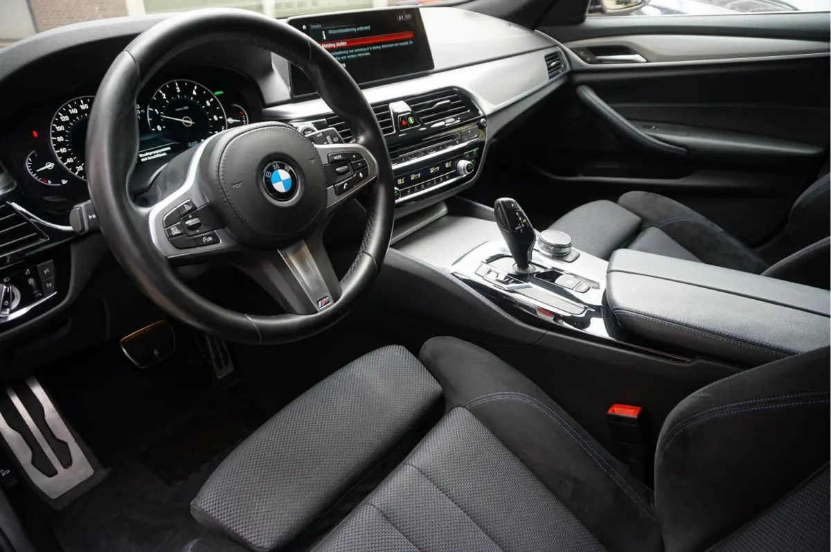 520i High Executive M-SPORT | 20inch | Electrische sportzetels | Volledig onderhouden |
