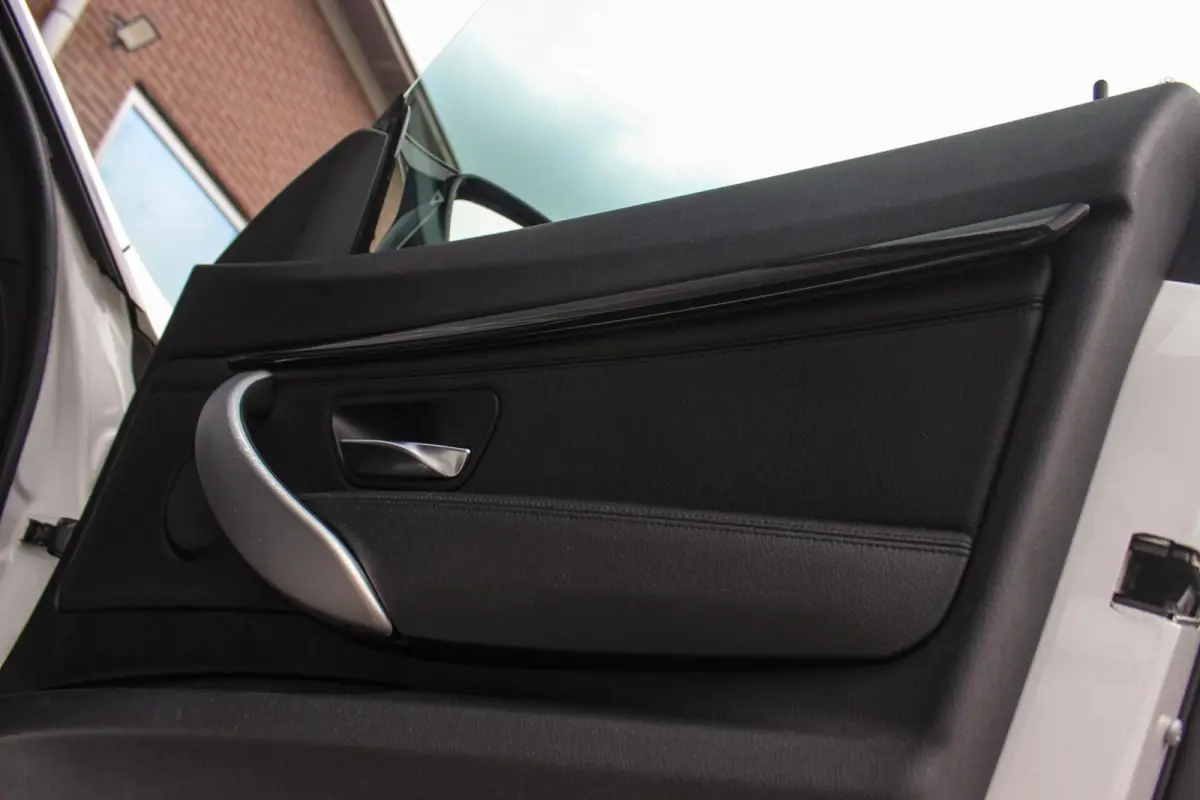 320i High Executive M-sport | NL auto | Facelift | Carplay | Sportstoelen | Memory | Panoramadak | 19 inch | Spiegelpakket | Climate control | PDC | Navigatie