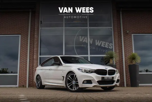 320i High Executive M-sport | NL auto | Facelift | Carplay | Sportstoelen | Memory | Panoramadak | 19 inch | Spiegelpakket | Climate control | PDC | Navigatie