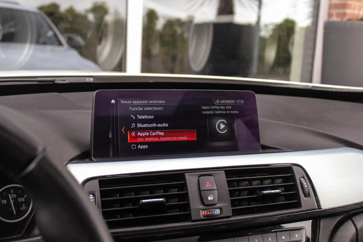 320i High Executive M-sport | NL auto | Facelift | Carplay | Sportstoelen | Memory | Panoramadak | 19 inch | Spiegelpakket | Climate control | PDC | Navigatie