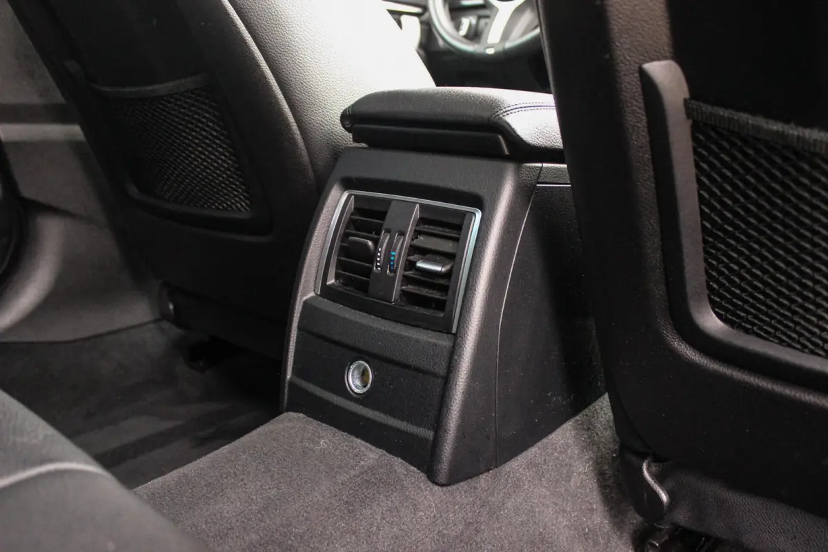 320i High Executive M-sport | NL auto | Facelift | Carplay | Sportstoelen | Memory | Panoramadak | 19 inch | Spiegelpakket | Climate control | PDC | Navigatie