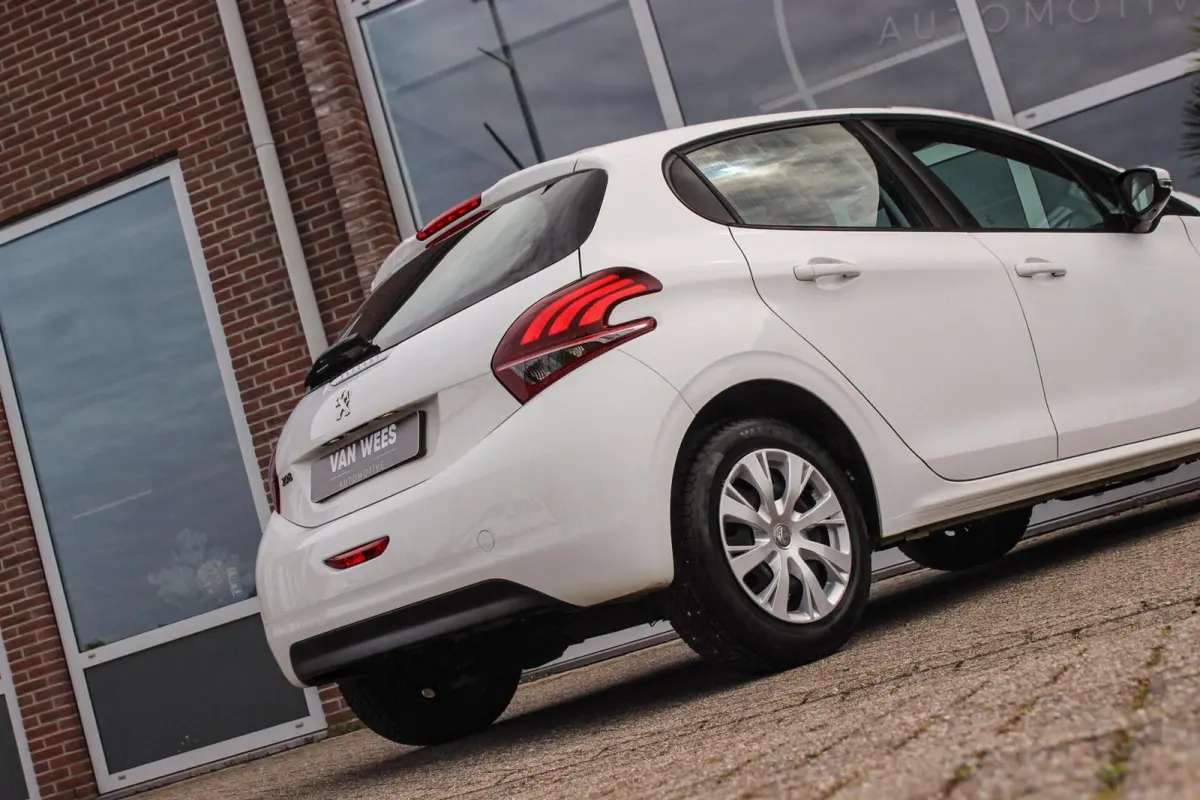 1.2 PureTech Active | Cruise control | Bluetooth | Navigatie | Airco | Start/stop | Boordcomputer | Origineel