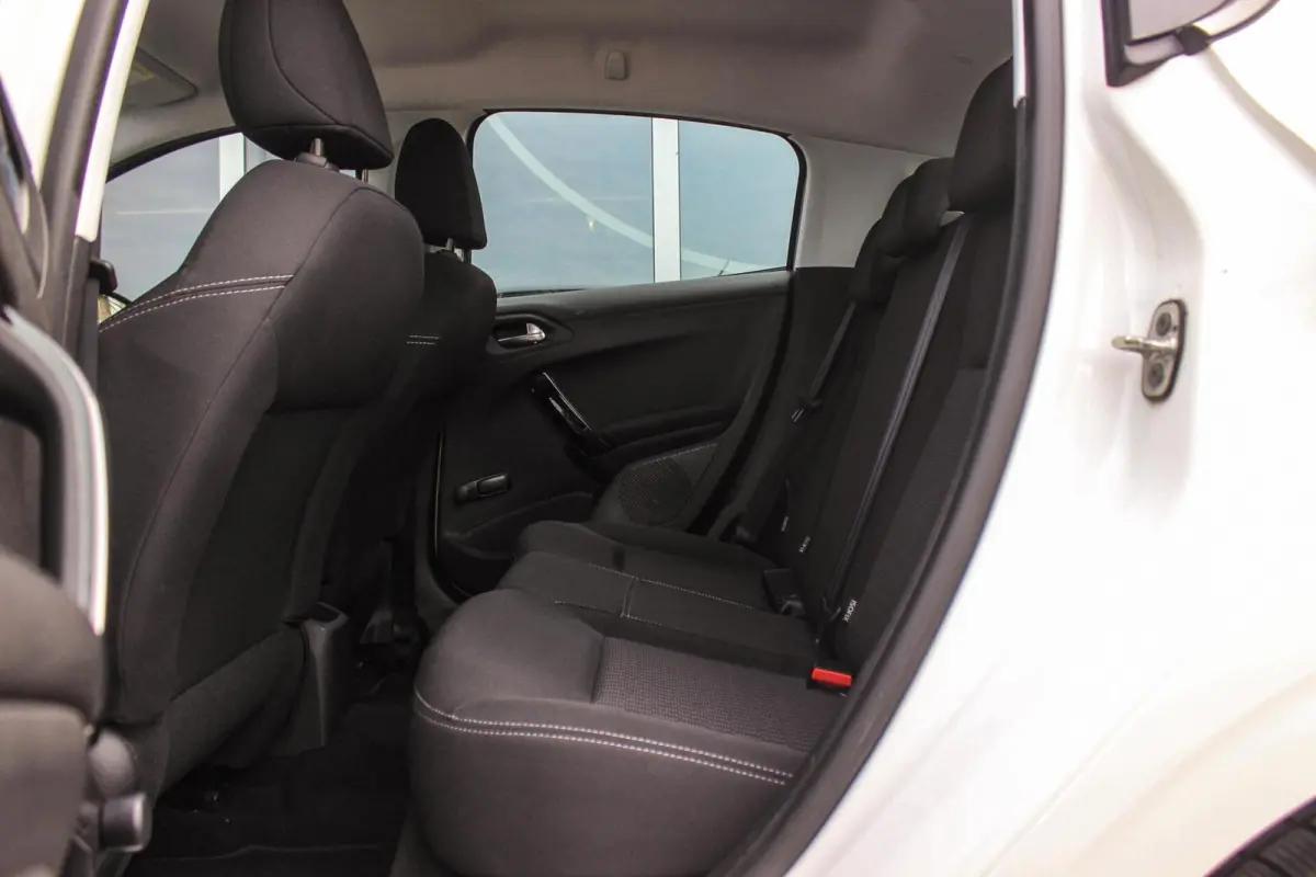 1.2 PureTech Active | Cruise control | Bluetooth | Navigatie | Airco | Start/stop | Boordcomputer | Origineel