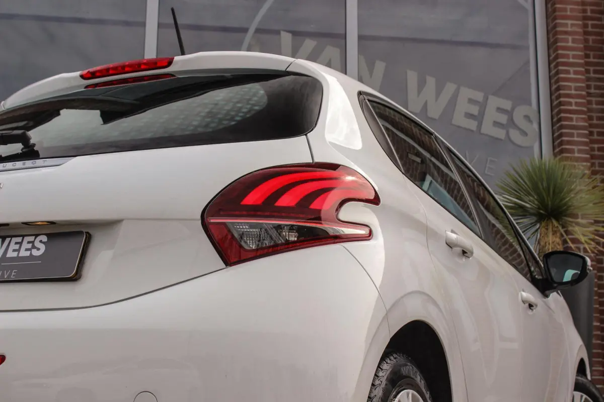 1.2 PureTech Active | Cruise control | Bluetooth | Navigatie | Airco | Start/stop | Boordcomputer | Origineel