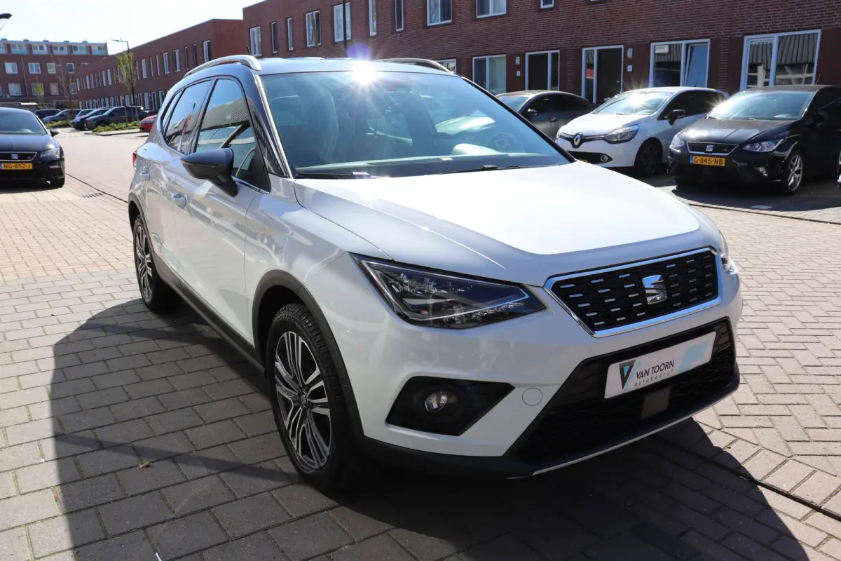 1.0 TSI Xcellence Business Intense Automaat. Navigatie, trekhaak.
