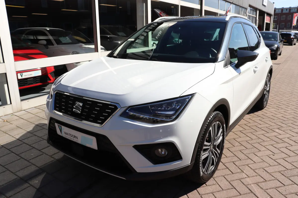 1.0 TSI Xcellence Business Intense Automaat. Navigatie, trekhaak.