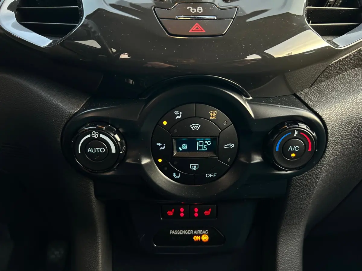 1.0 EcoBoost Titanium