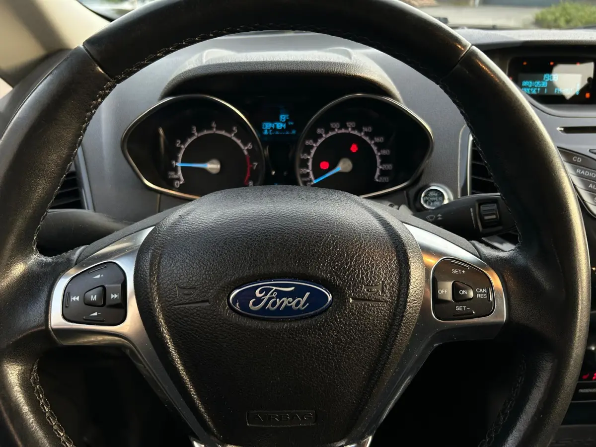 1.0 EcoBoost Titanium