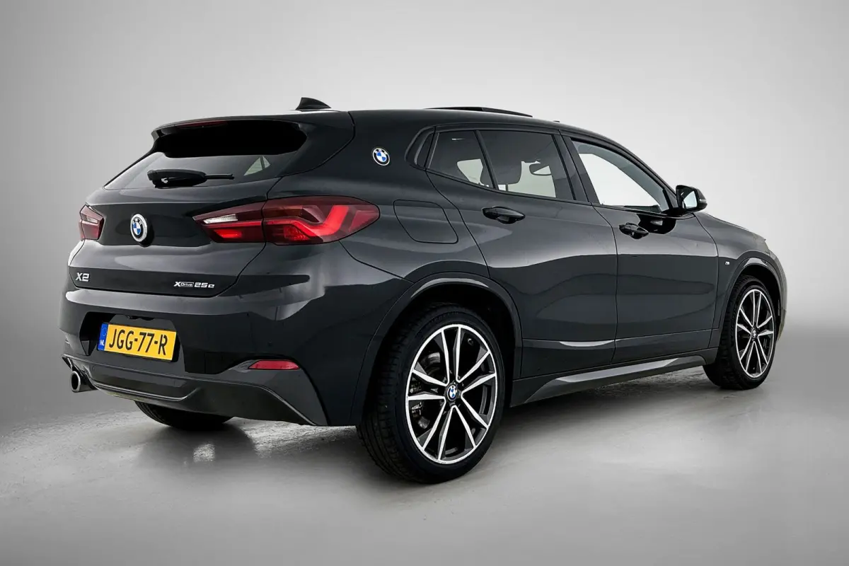 XDrive25e M-sport Business Edition Plus (Dealer OnderH, Panorama, Camera, PDC V+A, Camera, StoelV, Navi Prof, Etc)