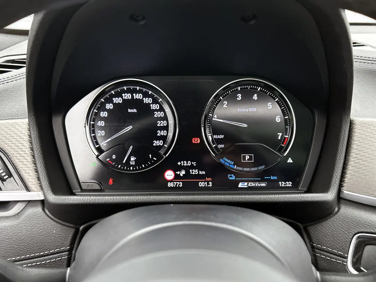 XDrive25e M-sport Business Edition Plus (Dealer OnderH, Panorama, Camera, PDC V+A, Camera, StoelV, Navi Prof, Etc)