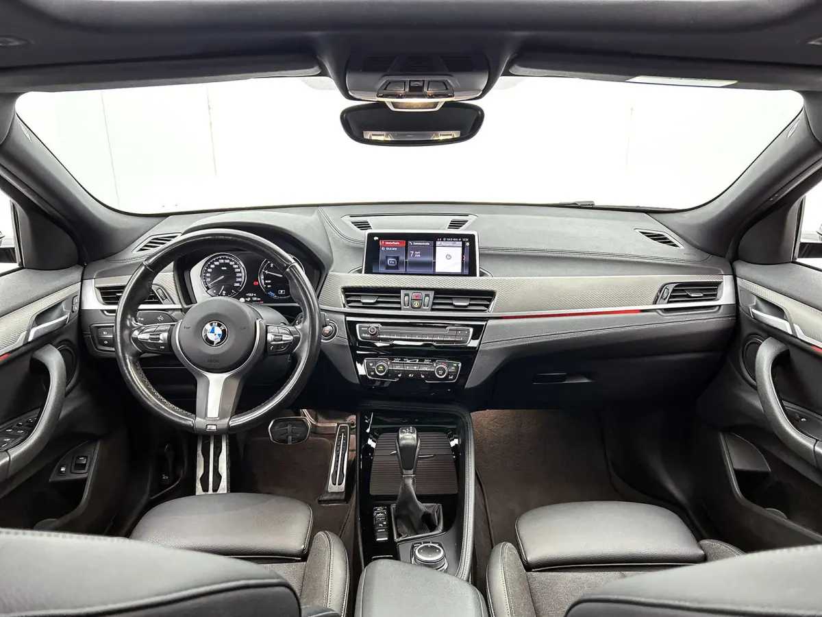 XDrive25e M-sport Business Edition Plus (Dealer OnderH, Panorama, Camera, PDC V+A, Camera, StoelV, Navi Prof, Etc)