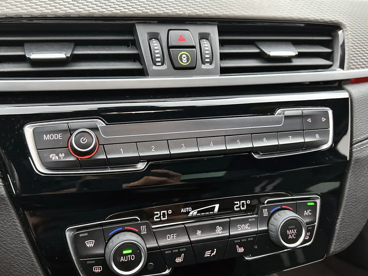 XDrive25e M-sport Business Edition Plus (Dealer OnderH, Panorama, Camera, PDC V+A, Camera, StoelV, Navi Prof, Etc)