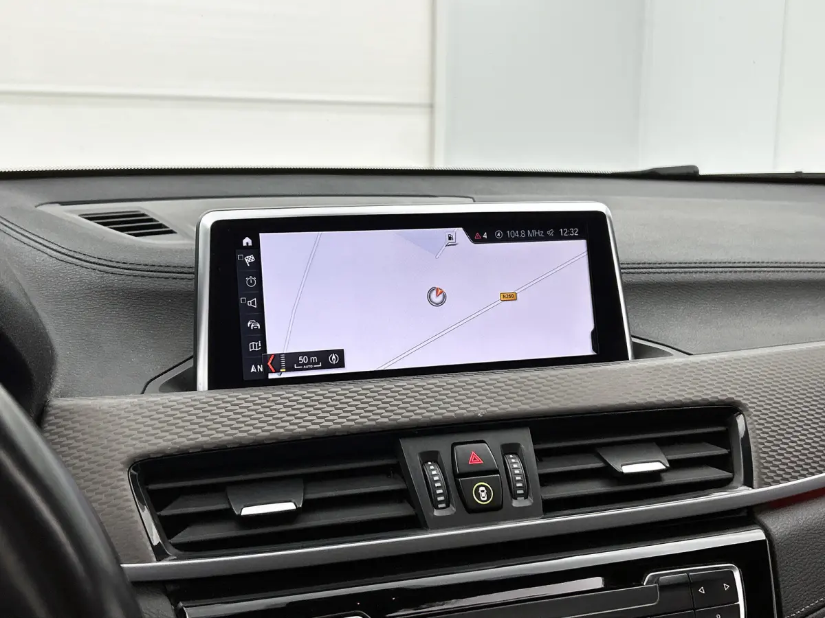 XDrive25e M-sport Business Edition Plus (Dealer OnderH, Panorama, Camera, PDC V+A, Camera, StoelV, Navi Prof, Etc)
