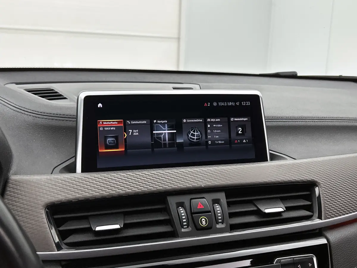 XDrive25e M-sport Business Edition Plus (Dealer OnderH, Panorama, Camera, PDC V+A, Camera, StoelV, Navi Prof, Etc)