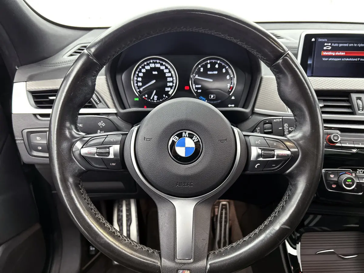 XDrive25e M-sport Business Edition Plus (Dealer OnderH, Panorama, Camera, PDC V+A, Camera, StoelV, Navi Prof, Etc)